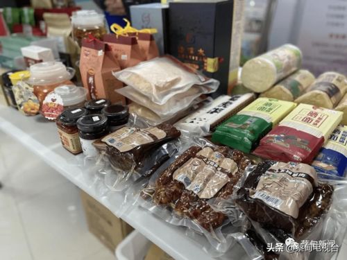 爱心助农消费扶贫 来凤县农副产品展销进蔡甸机关单位