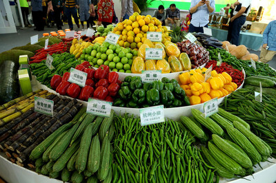 农副产品展台 连接田间与餐桌的桥梁